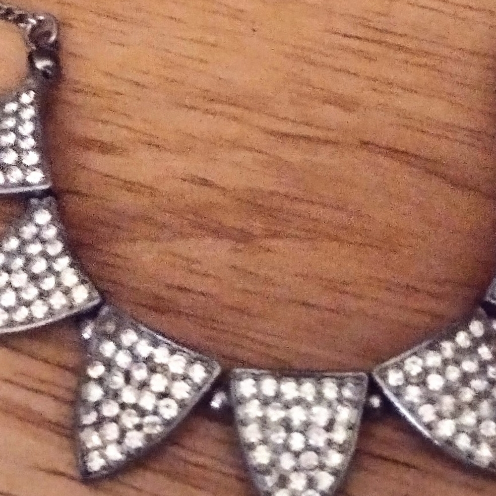 **FREE* W/ Purchase!* Necklace Silver Elegant with Triangle Pendants Rhinestones - Picture 2 of 8
